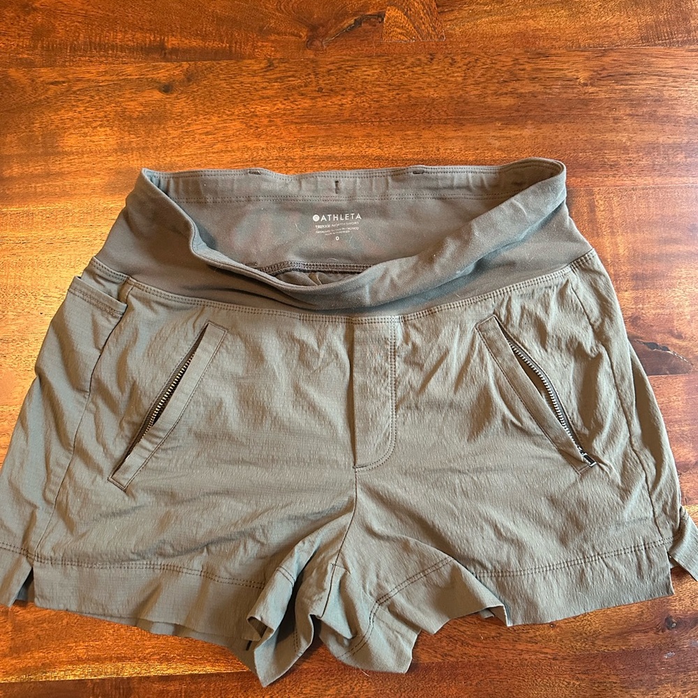 Athleta Women's Olive Trekkie North Short